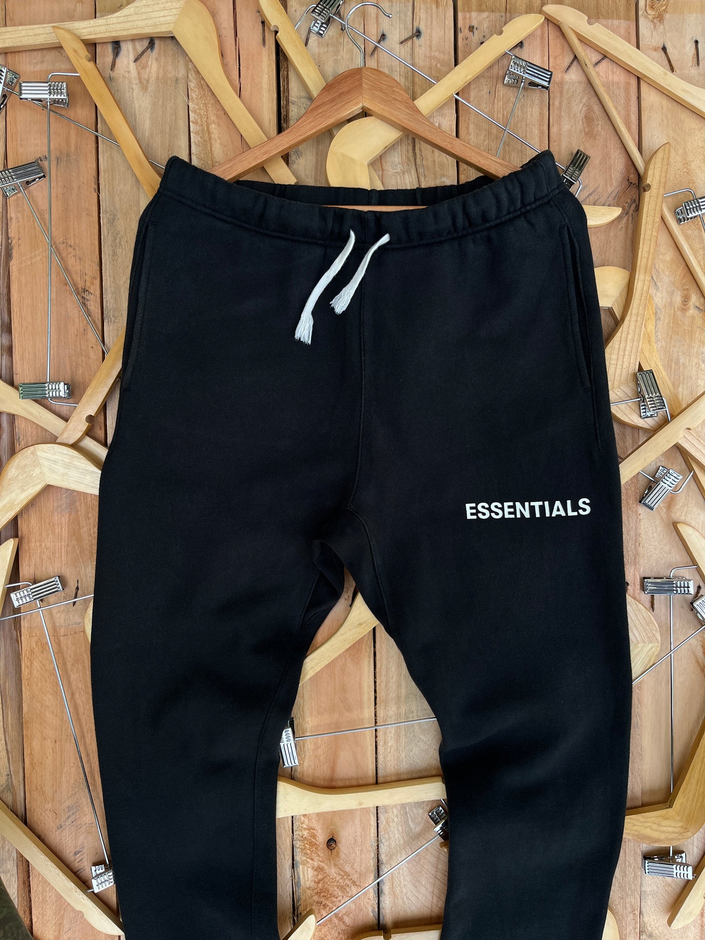 Pantalón de buzo Essentials FOG (M)